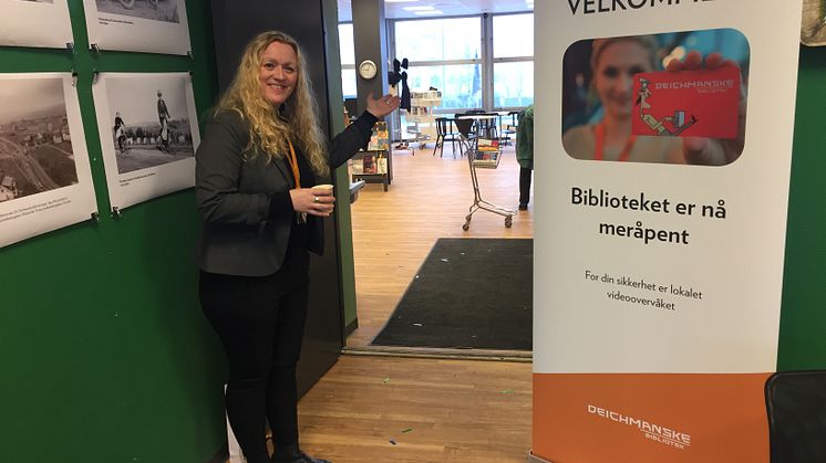 Filialleder Heidi Grytten ved Deichmanske på Bjerke er glad for å kunne ønske brukerne velkommen til meråpent bibliotek.