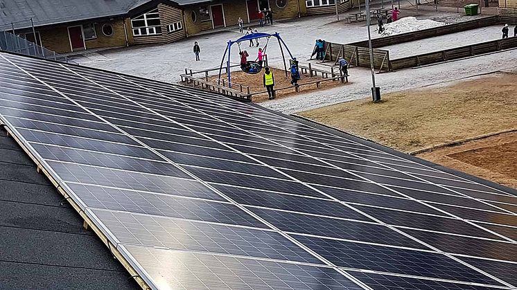 Solcellsanläggningen på Hjortsjöskolan. Foto: Vaggeryds kommun