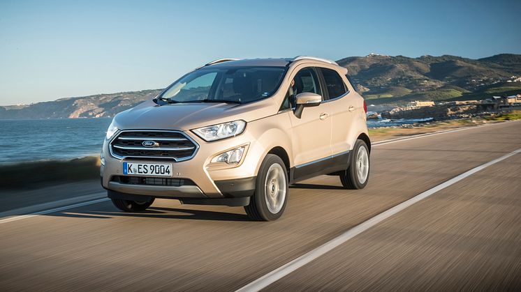 Beim kleinsten europäischen SUV-Modell von Ford besteht die Abdeckung des Laderaumbodens aus recyceltem, wabenartig verarbeitetem Papier