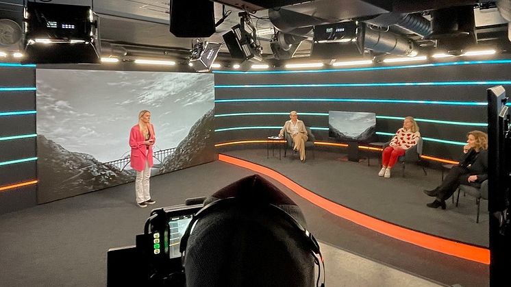 Hos Oslo Streamingsenter: Isabelle Ringnes, Maalfrid Brath, Berit Svendsen, Hanne Bjurstrøm og Louise Dedichen (med på skjerm fra Brussel))