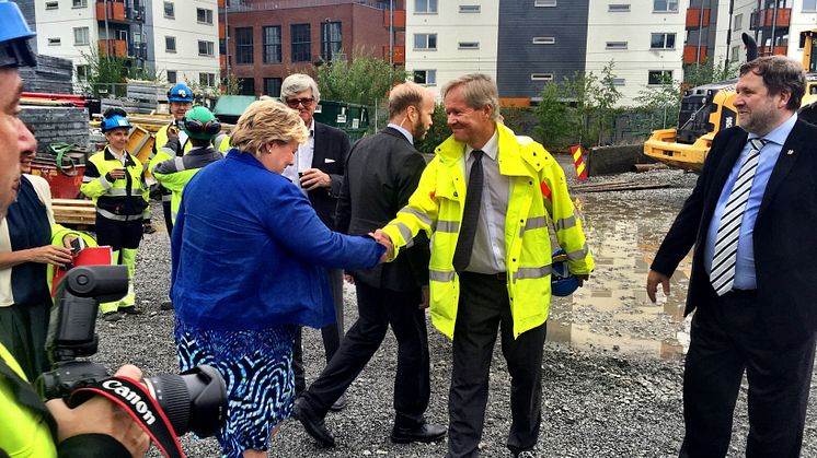 Statsminister Erna Solberg og Sporveissjef Cato Hellesjø