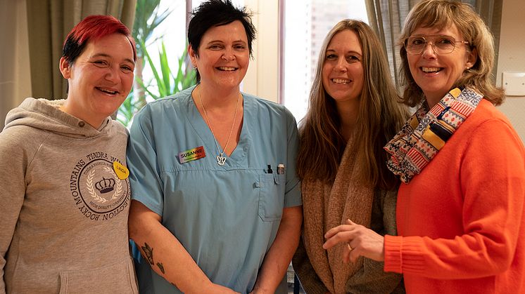 Linda Jönsson, Susanne Larsson och Madelen Filus är några av Eslövs kommuns specialistutbildade undersköterskor. Till höger enhetschef Birgitta Wallin. Foto: Marita Mårtensson Bergman