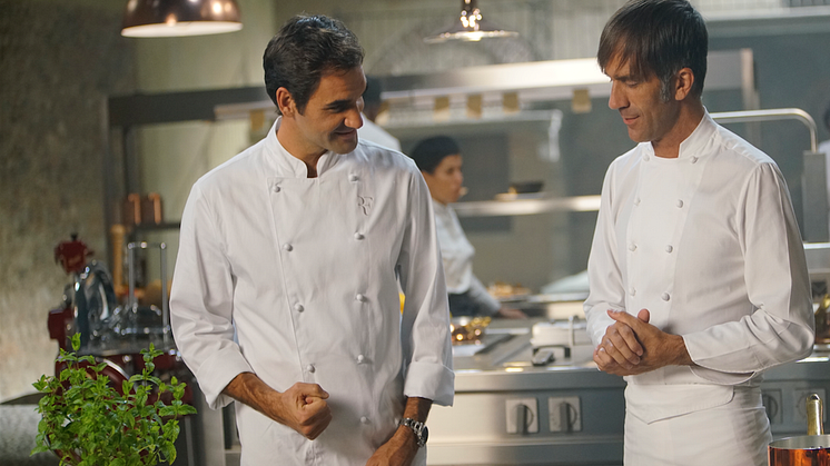 Roger Federer och Davide Oldani tillagar spaghetti al pomodoro.
