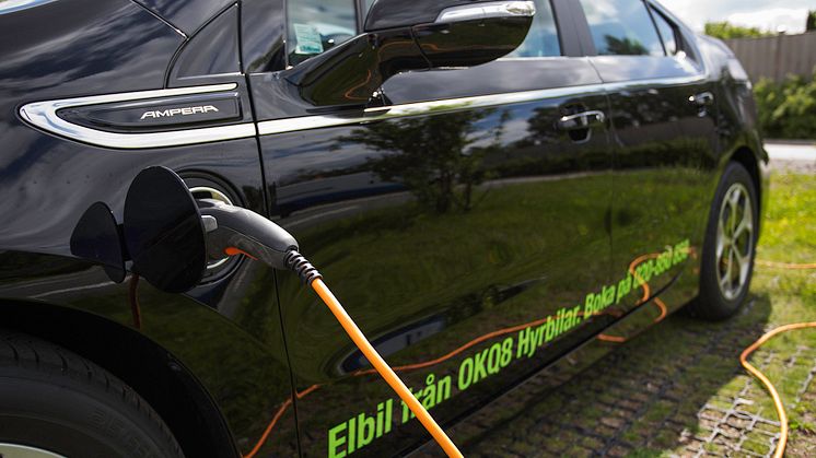 OKQ8 satsar ytterligare på elbilsuthyrning - utökar erbjudandet med laddhybriden Opel Ampera