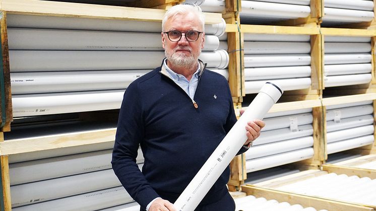 POLOPLASTs avloppsrör kompletterar TECEs produktutbud av rörsystem. Geir Herdlevær, TECEs nordiska vd, är glad över att man nu fått exklusiv rätt att distribuera produkterna i Sverige.