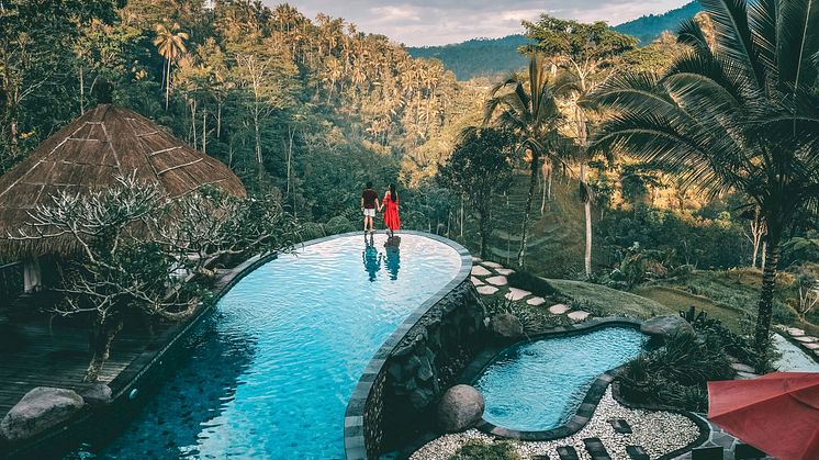 THEME_PEOPLE_POOL_TROPICAL_TRAVEL_VACATION-shutterstock-portfolio_1507518005_Universal_Within usage period_80260