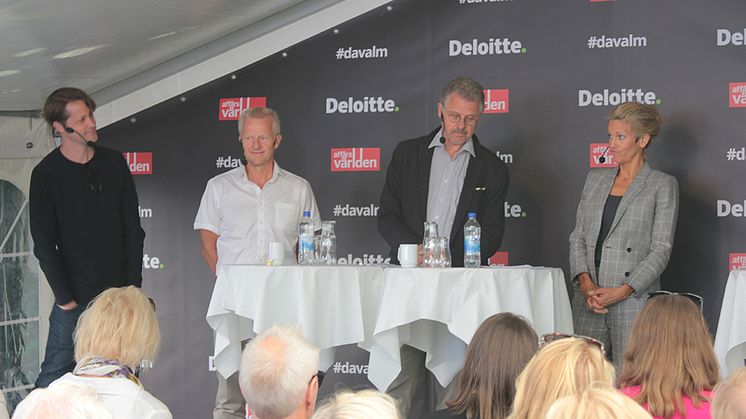 Hannes Sjöblad, Sverigeambassadör för Singularity University, Stefan Fölster, chef på Reforminstitutet, Klas Eklund, ekonom och Anna Felländer, Digital Economist, i panelen hos Deloitte och Affärsvärlden.