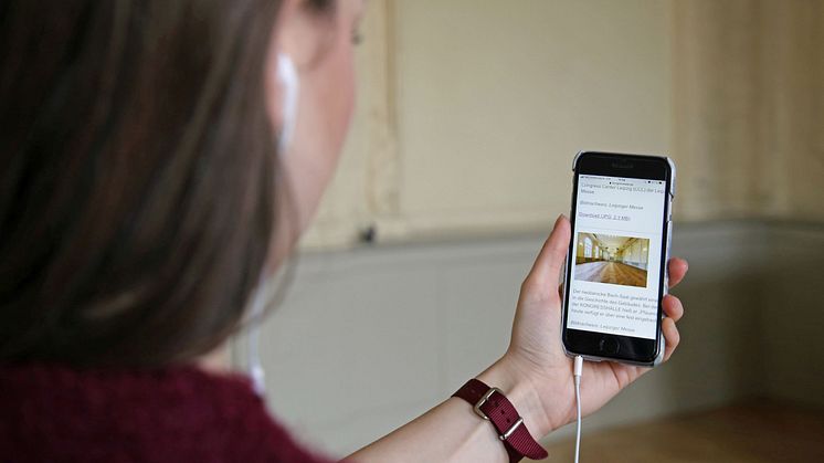Mit einem Audioguide können Sehbehinderte die Kongresshalle entdecken