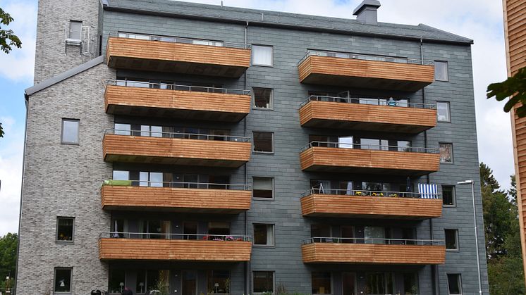 Takskiffer på fasad, Skövde 