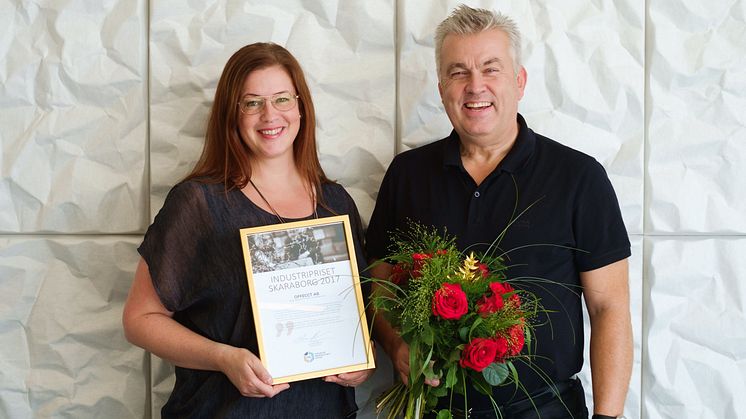 Offecct vinnare av Industripriset 2017. Fr v Maria Ragnarsson, Operations and Management och Kurt Tingdal, CEO och grundare av Offecct AB.