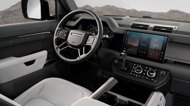 DEF_130_V8_25MY_080524_03_INTERIOR.jpg