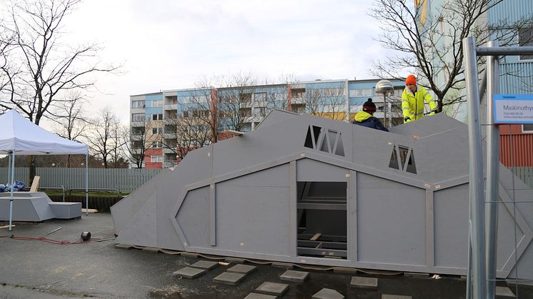 Meteoriten växer fram på lekplatsen