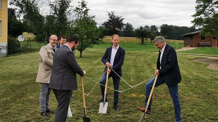 Erster Spatenstich für den Erweiterungsbau des Pflegeheimes in Neunkirchen