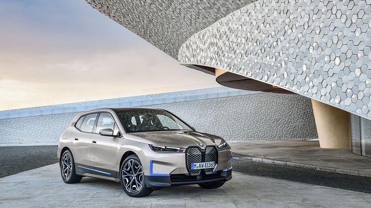 BMWiX-2