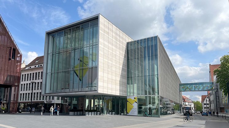 LTS Licht & Leuchten GmbH. Kunsthalle Weishaupt, Außenansicht