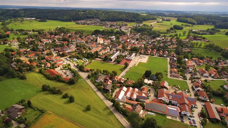 Heimat mit Zukunft:  In Glonn (Landkreis Ebersberg) surfen die meisten Bürger bereits deutlich schneller durchs Netz als in München – dank eines der modernsten Glasfasernetze der Welt (DG).