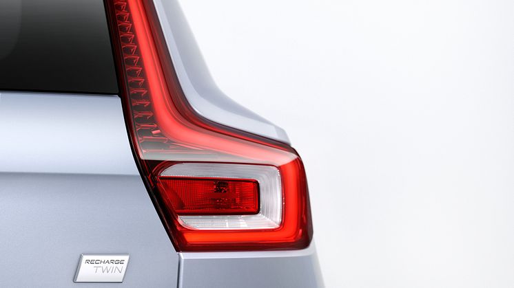 XC40 Recharge Twin Badge