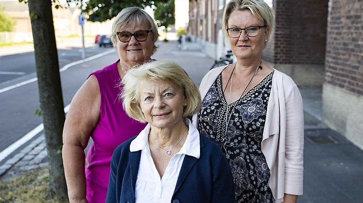 Gunilla Nilsson, Karin Klitte och Monica Hallström hjälper de familjehemsplacerade barnen att lyckas i skolan.
