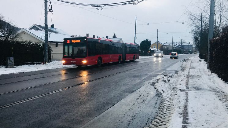Fra mandag morgen 9. desember kan busser og biler kjøre i begge retninger i Grefsenveien mellom Platåveien og Kjelsåsalléen holdeplass.