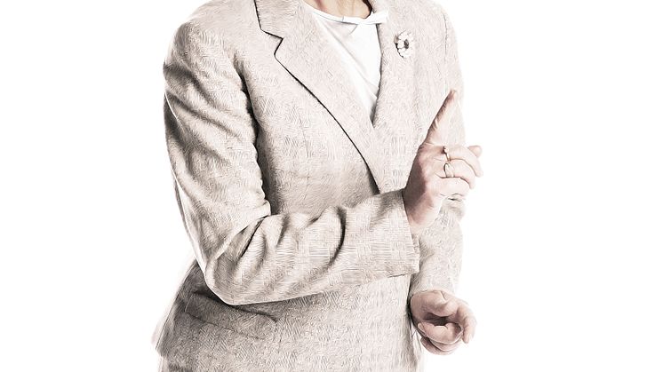 Lotta Engberg som Rektor Lynch