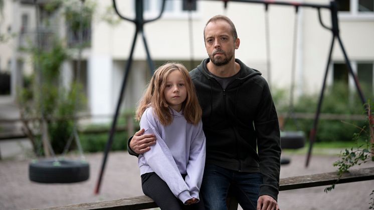 I september månads insamlingskampanj riktar Frälsningsarmén uppmärksamheten mot den fortsatta utsattheten bland annat bland ensamstående föräldrar. Foto: Jonas Nimmersjö, kampanjbild