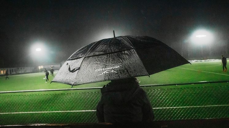 En fotbollsförening för personer som har levt i hemlöshet eller socialt utanförskap får stöd av socialförvaltningen Centrum samt 84 andra organisationer som arbetar för ökad jämlikhet och mänskliga rättigheter. FOTO: Lo Birgersson