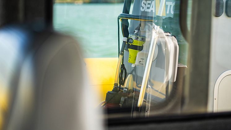 ACR - EPIRB_Sea_Tow_406Day