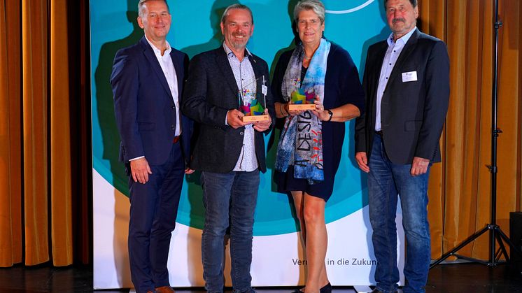 Freuen sich gemeinsam über den WWKUKTURPREIS22 (v. l.): Jürgen Noch, WW, Dirk Kaiser, Intendant Universum, Bündes Bürgermeisterin Susanne Rutenkröger, und Laudator Bertram Schulte.