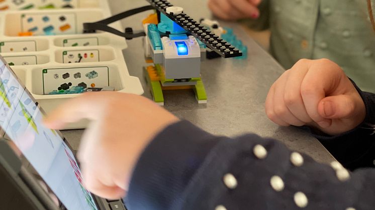 Eleverna i årskurs 1–3 får bland annat bygga och programmera ett vindkraftverk med hjälp av LEGO WeDo 2.0.  Foto: 2047 Science Center