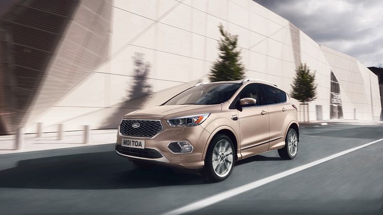 2016FordKuga_Vignale_05