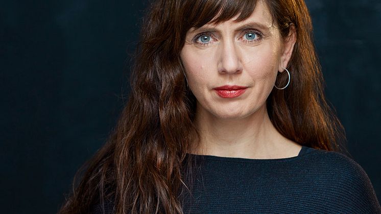 Anne Elvedal er en av våre mest ettertraktede manusforfattere. Nå er hun aktuelle med ungdomstrilogien "Dødens spill", bøker på høyde med det beste av engelsk og amerikansk ungdomslitteratur.