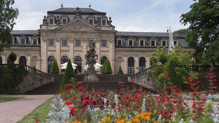 Ein Städtetrip geht auch ohne viel Gedränge: Das Maritim Hotel Fulda in direkter Innenstadtlage ist umgeben vom herrlichen Schlossgarten, Stadtrundgänge zum Beispiel bieten vielfältige Erlebnisse unter freiem Himmel. Dafür ist der Spätsommer ideal.