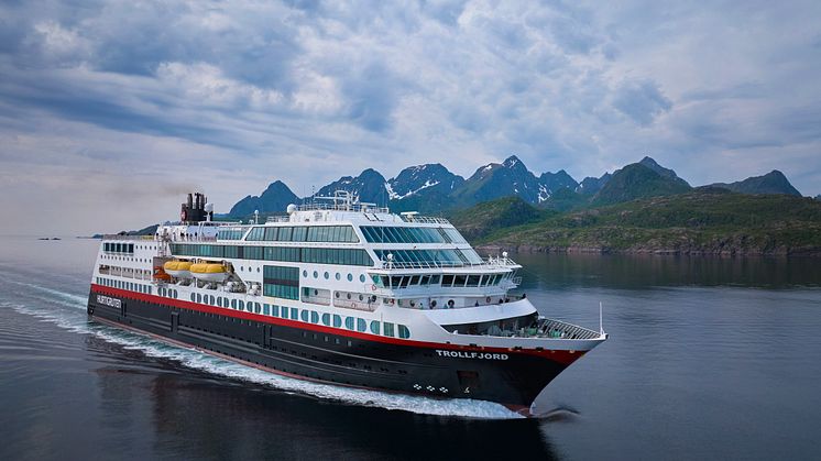 TF-Brettesnes-Photo_Espen_Mills_Hurtigruten.JPG