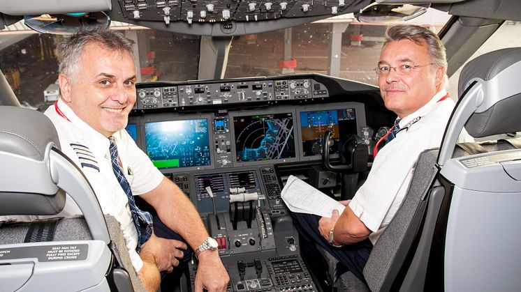 Long Haul pilots in Flight Deck