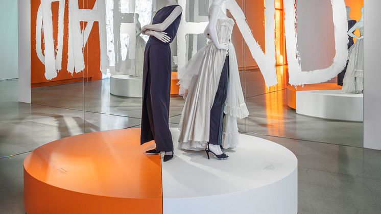 Installationsbild från utställningen Margiela, åren med Hermès