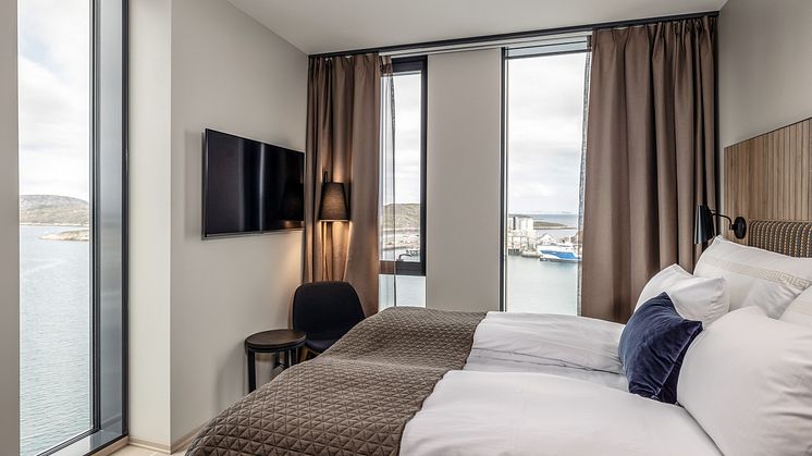 VÅKN OPP TIL RAMSALT UTSIKT: Hotellet ligger på kaikanten i Bodøs nye bydel midt i sentrum.