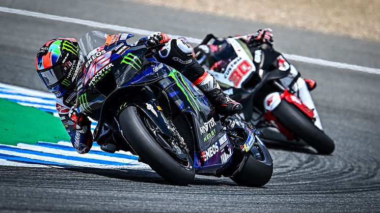  最後尾から追い上げて13位としポイントを獲得した#42 A・リンス（YZR-M1）