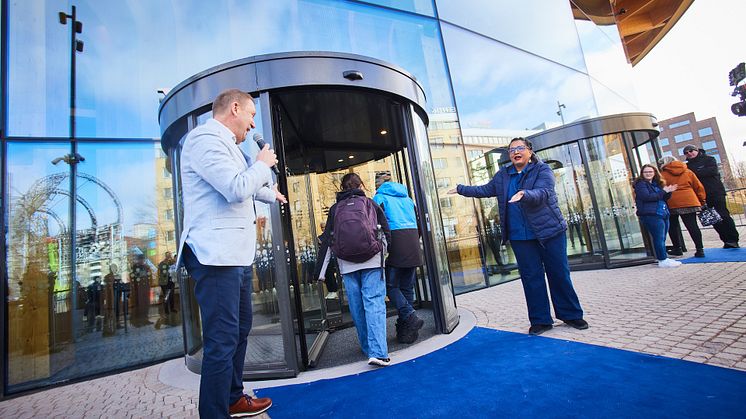 Magnus Wrahme, CEO of World of Volvo, welcomed the first visitors.