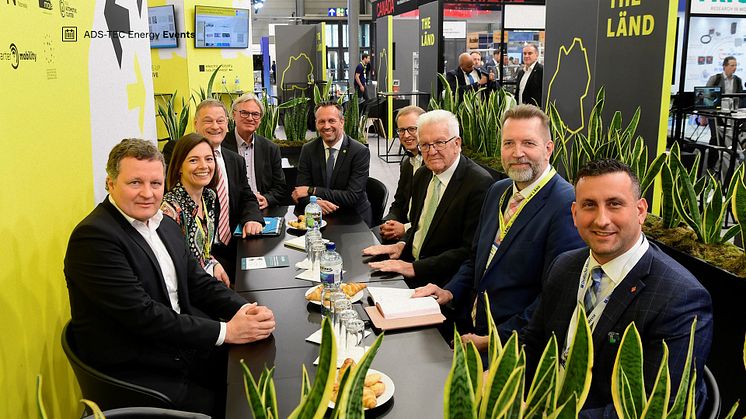 Ultraschnell laden ohne Netzausbau – geht das überhaupt? Ja, beweist das deutsche Unternehmen ADS-TEC Energy auf der Hannover Messe 