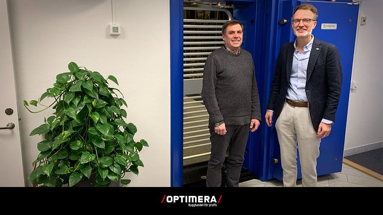 Jörgen Ekelund säljer Byggfynd i Sjöbo till Optimera Svenska AB, här tillsammans med vd Daniel Bik