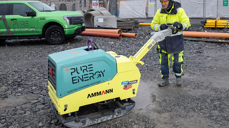 Ammann eAPH 70/95 elektrisk vibroplatta är i drift hos Skanska