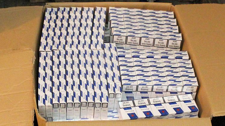SE 18.16 Box of cigarettes