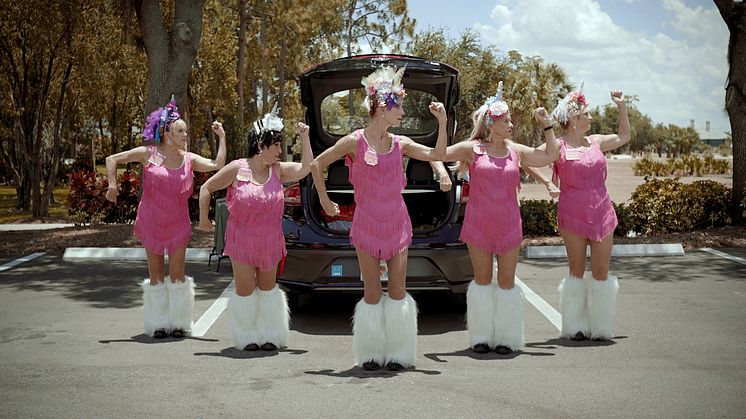 CalendarGirls_Dancingatparkinglot_PhotobyLoveMartinsen