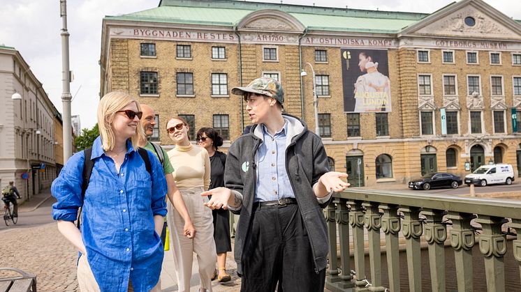 Sommarens stadsvandringar på Stadsmuseet har varit välbesökta. Foto: Kristin Lidell