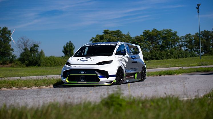 Ford Pro Electric SuperVan 2022 (2)
