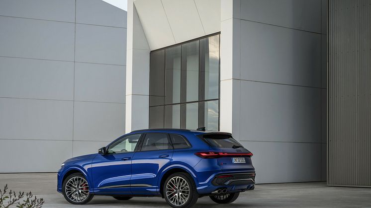 Audi SQ5 (Ultrablå metallak)