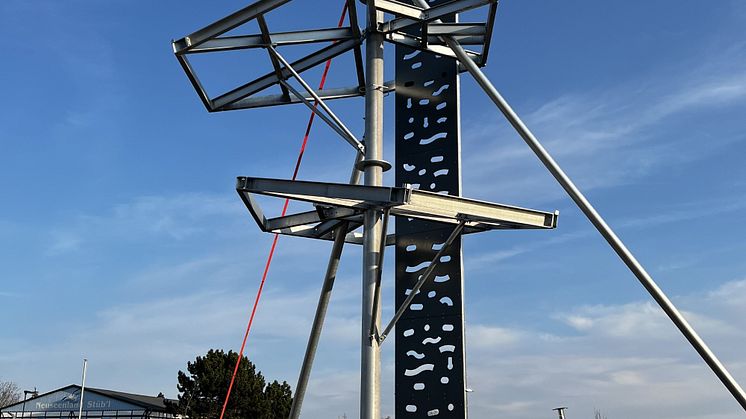 Kletterpark Markkleeberg - Seilbahnstütze mit Kletterwand
