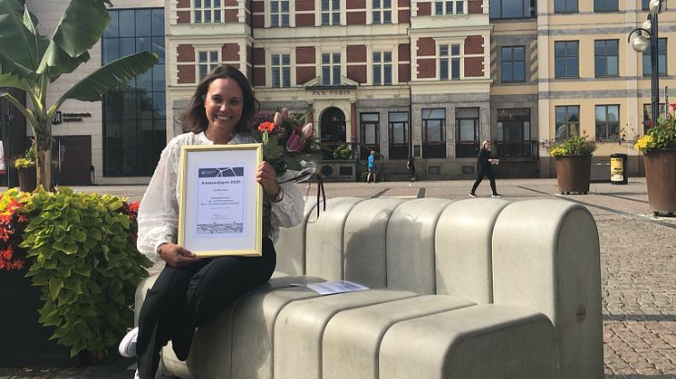 Joanna Lundsmark, förstelärare på Fröknegårdskolan, låg och mellanstadium, tog emot arbetsmiljöpriset på 25 000 kronor.