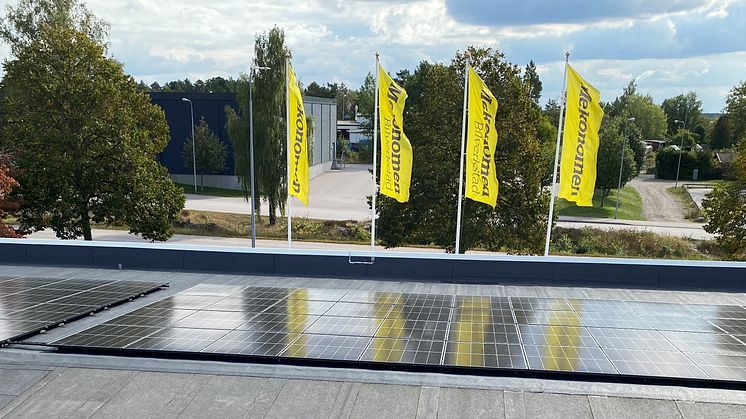 Solceller på Mekonomens tak.