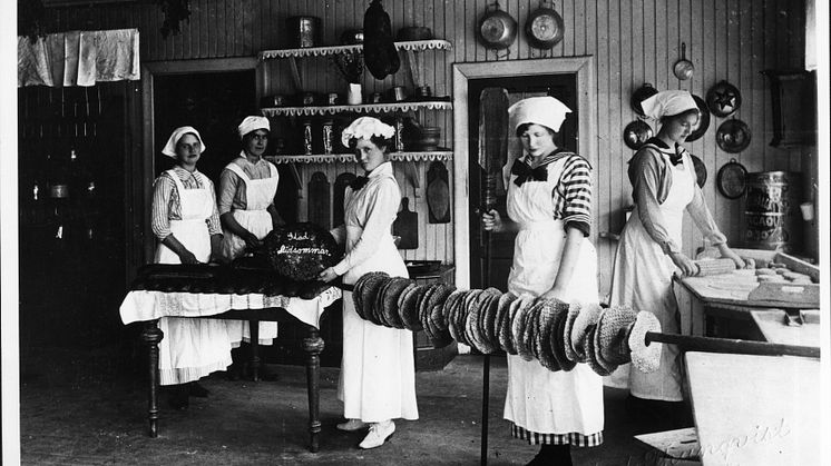 Midsommarbak vid Benninge Lanthushållsskola 1916